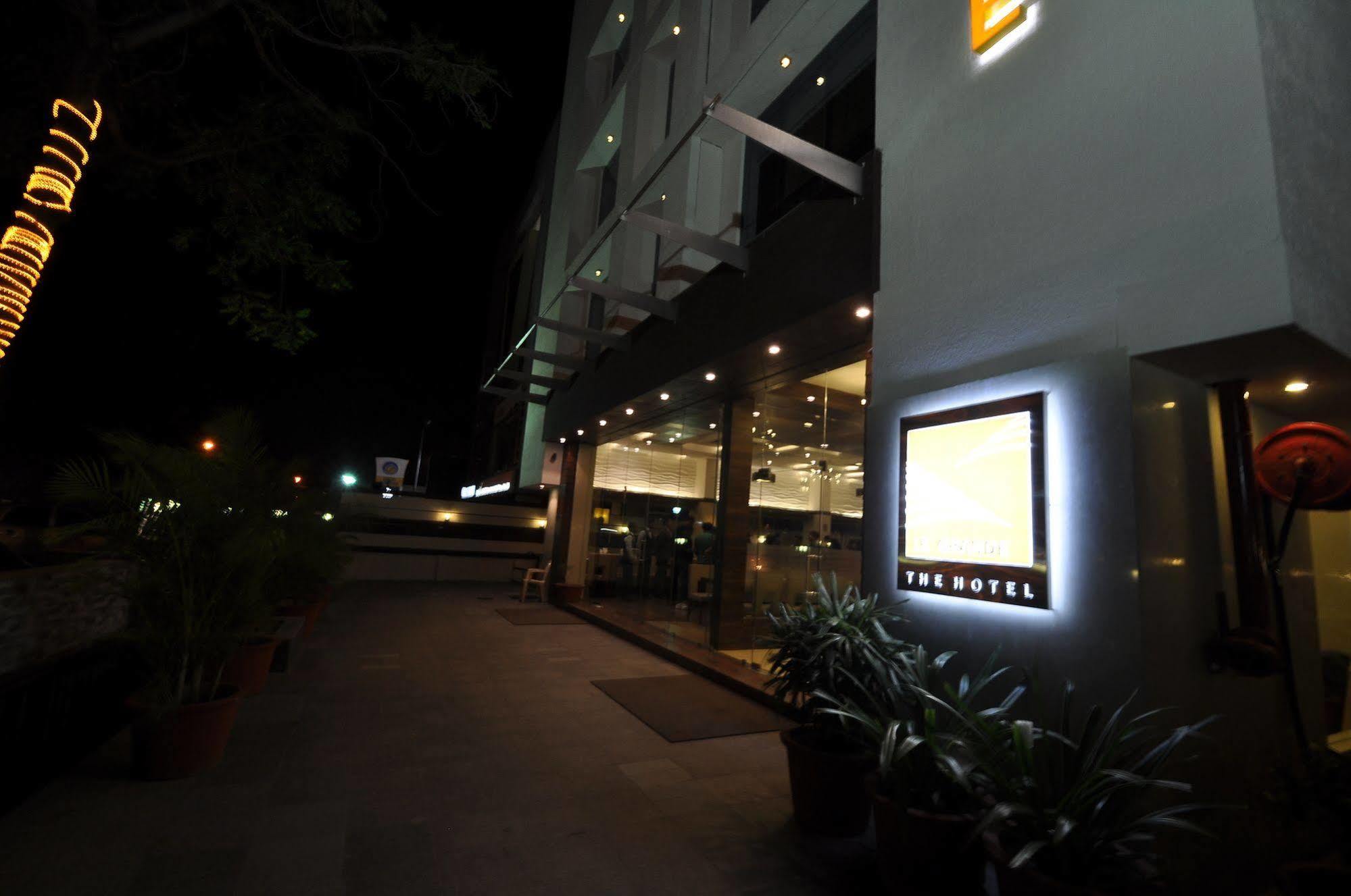 Le Grande Residency -Unmarried Couples Are Not Allowed Ahmedabad Exterior photo