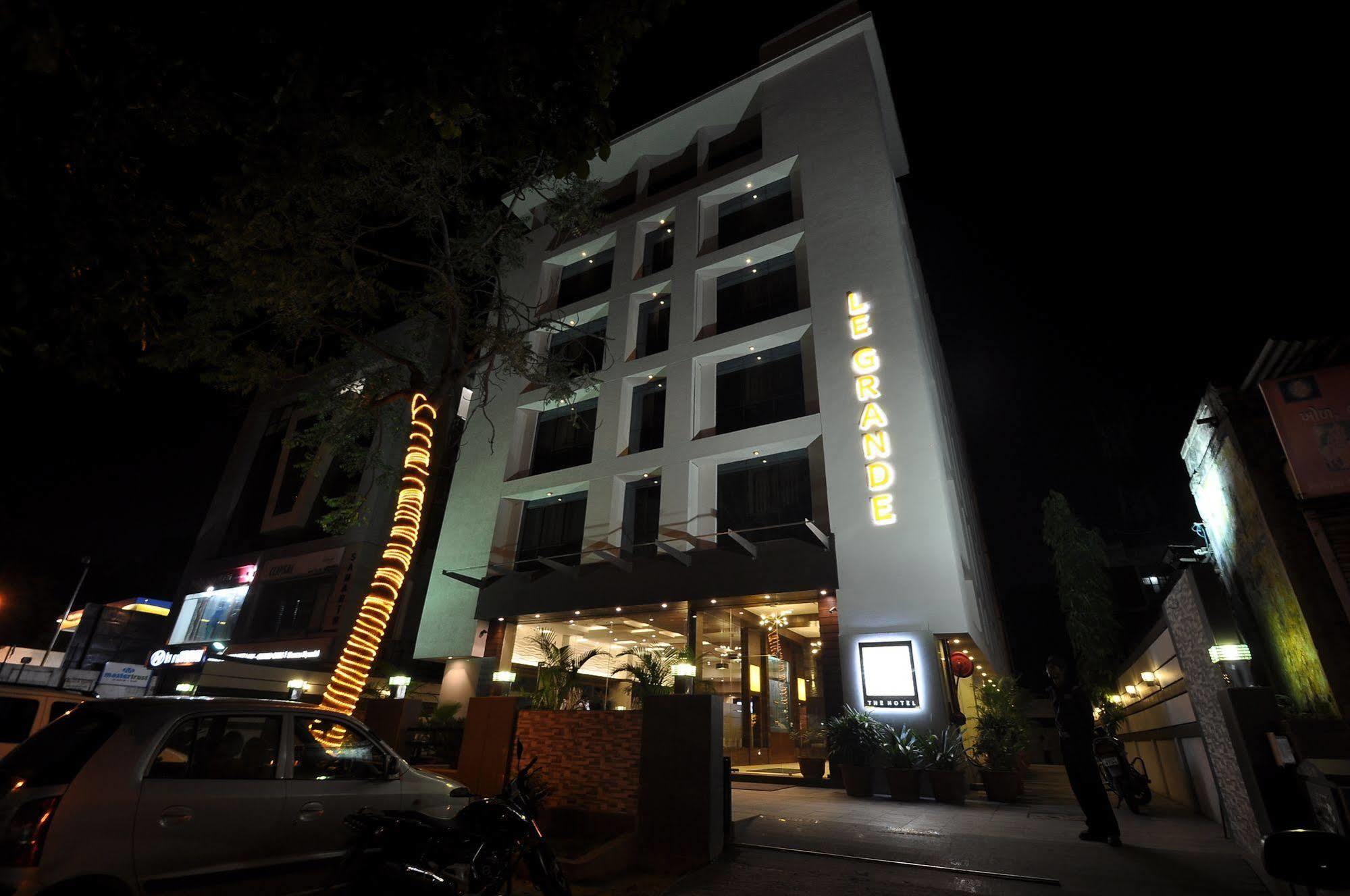 Le Grande Residency -Unmarried Couples Are Not Allowed Ahmedabad Exterior photo