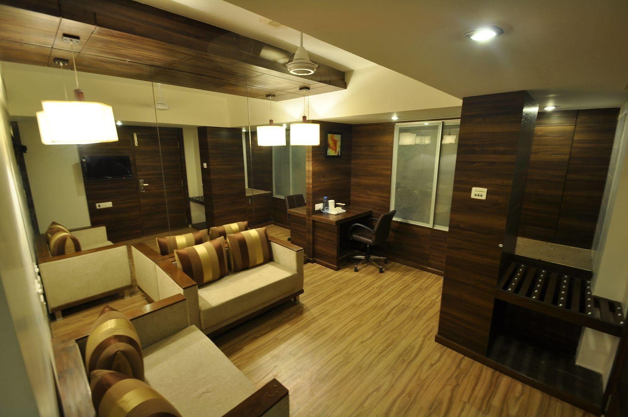 Le Grande Residency -Unmarried Couples Are Not Allowed Ahmedabad Exterior photo