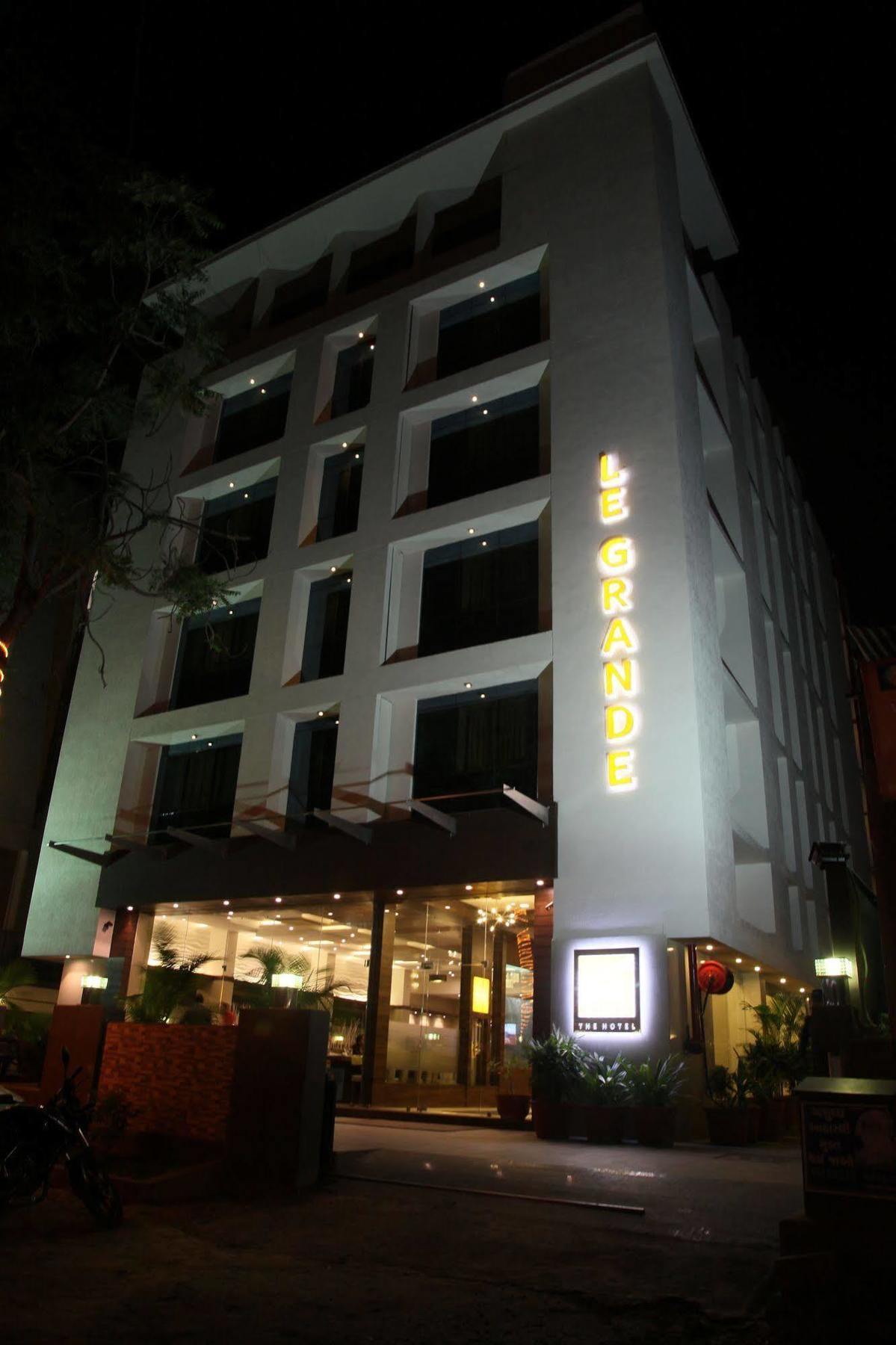 Le Grande Residency -Unmarried Couples Are Not Allowed Ahmedabad Exterior photo