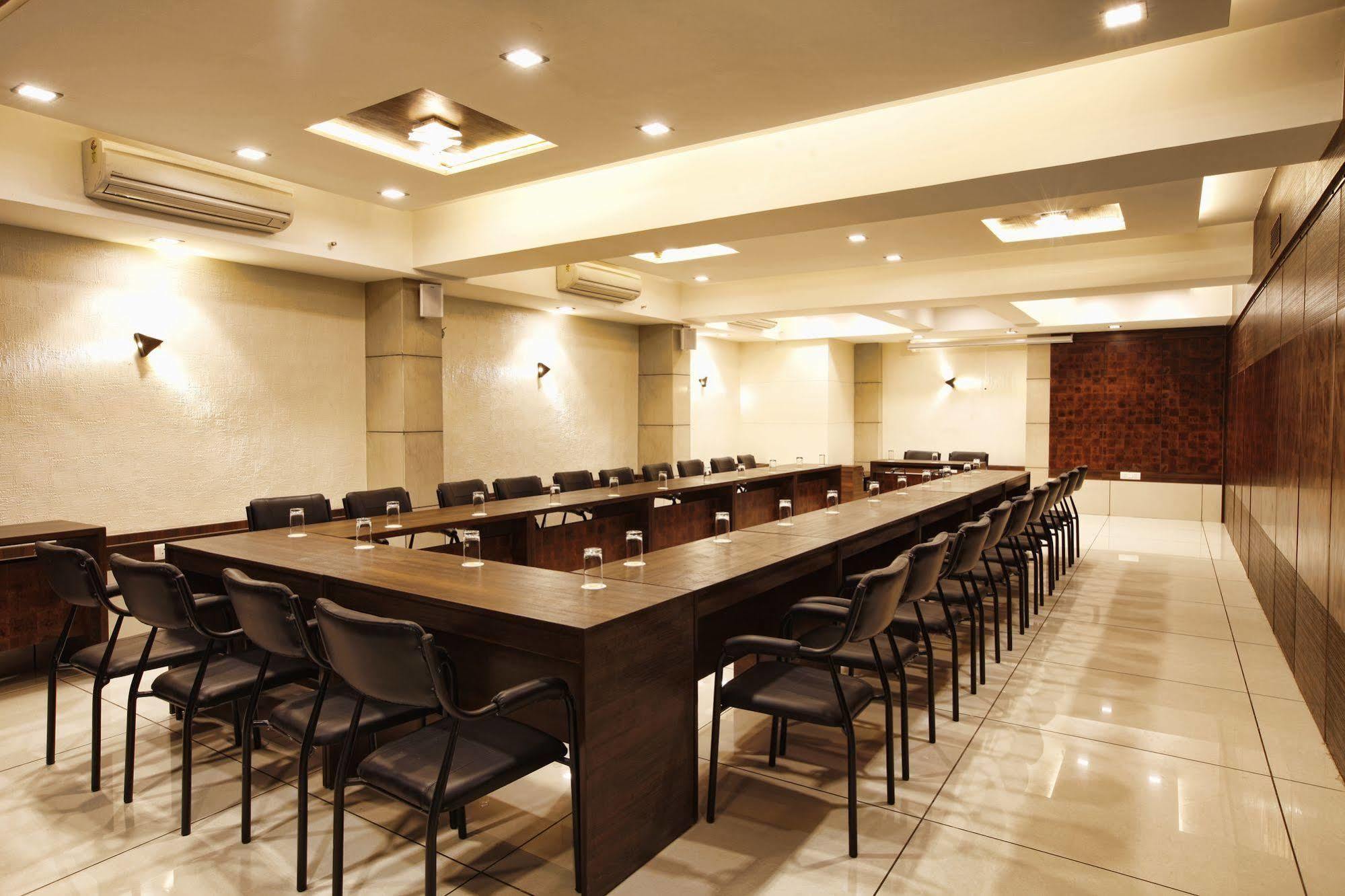 Le Grande Residency -Unmarried Couples Are Not Allowed Ahmedabad Exterior photo