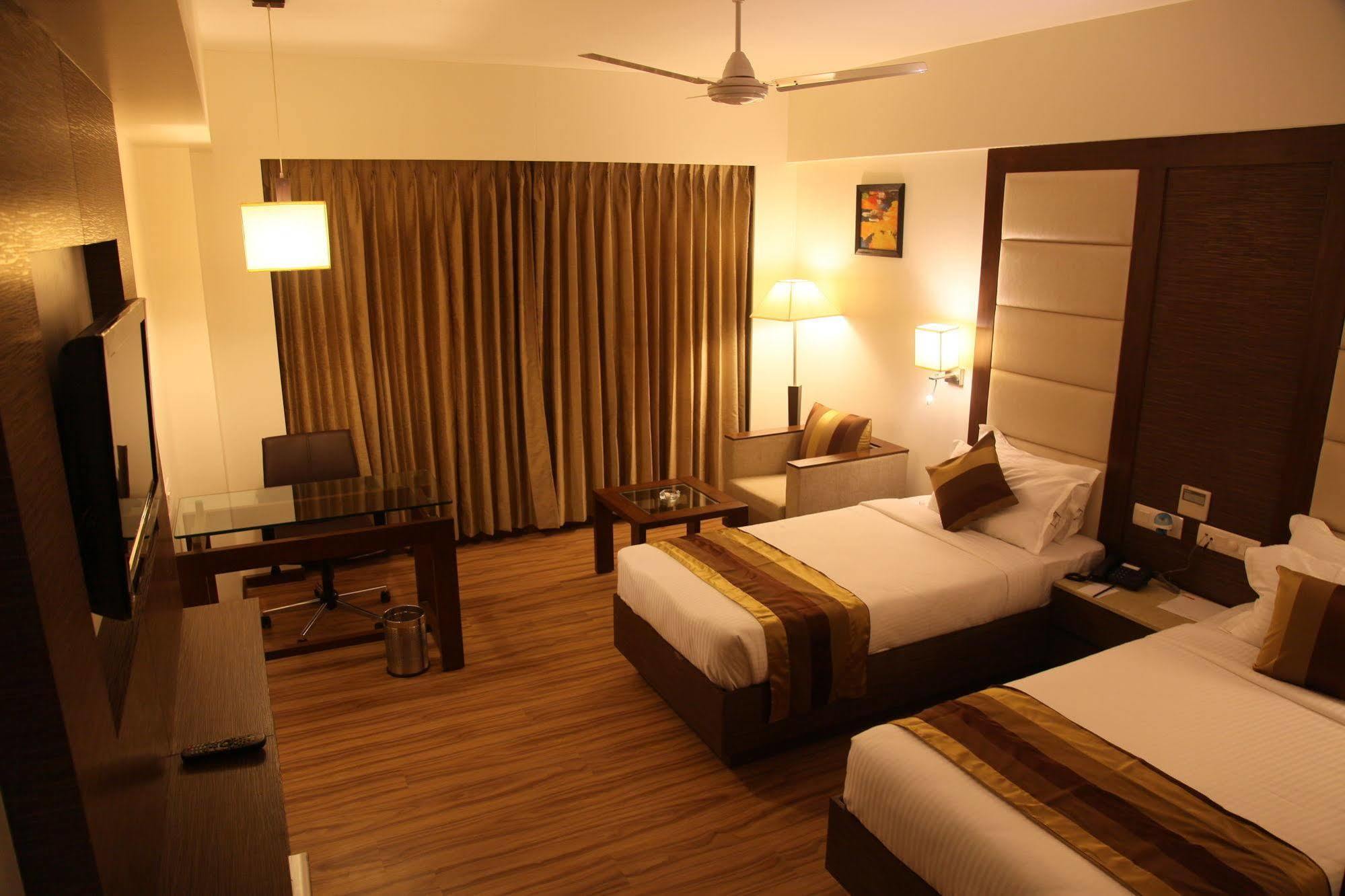 Le Grande Residency -Unmarried Couples Are Not Allowed Ahmedabad Exterior photo